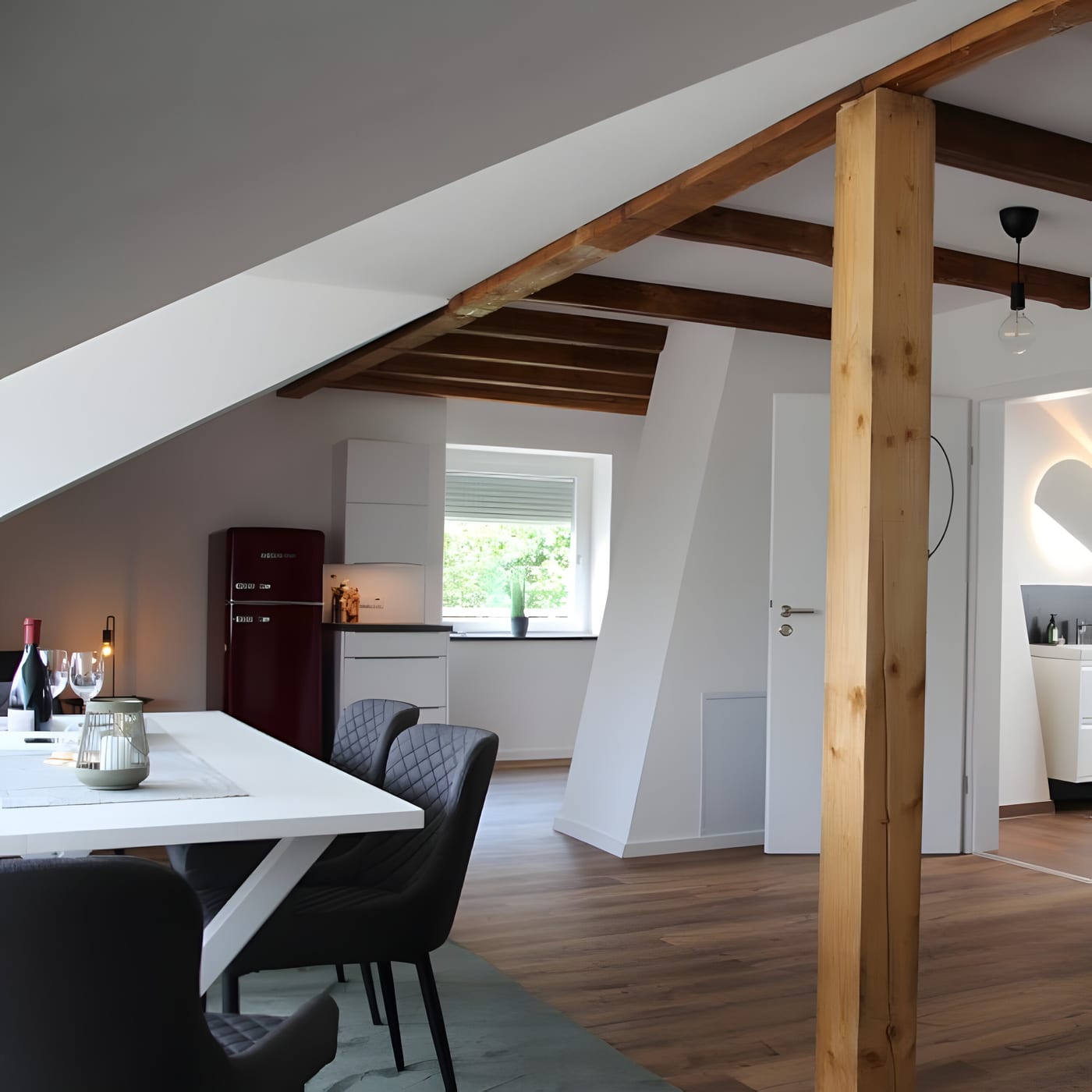 Helles, einladendes Wohnzimmer im Appartement Jenny
