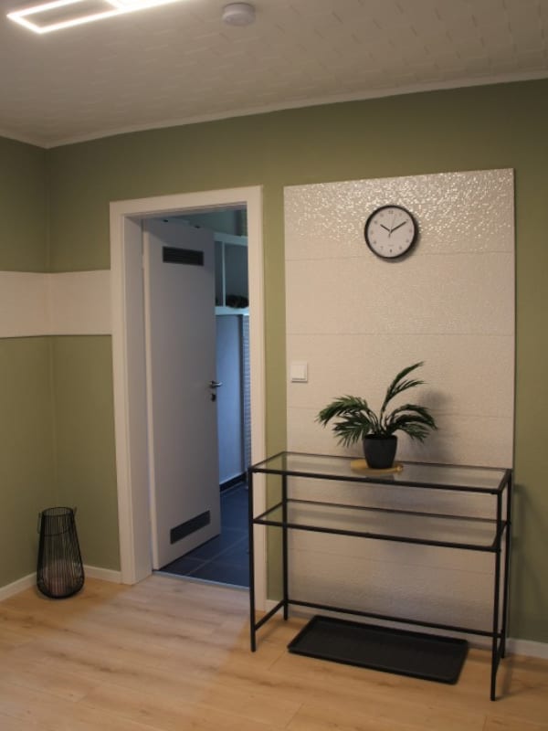Eingangsbereich und Flur im Appartement Hannes