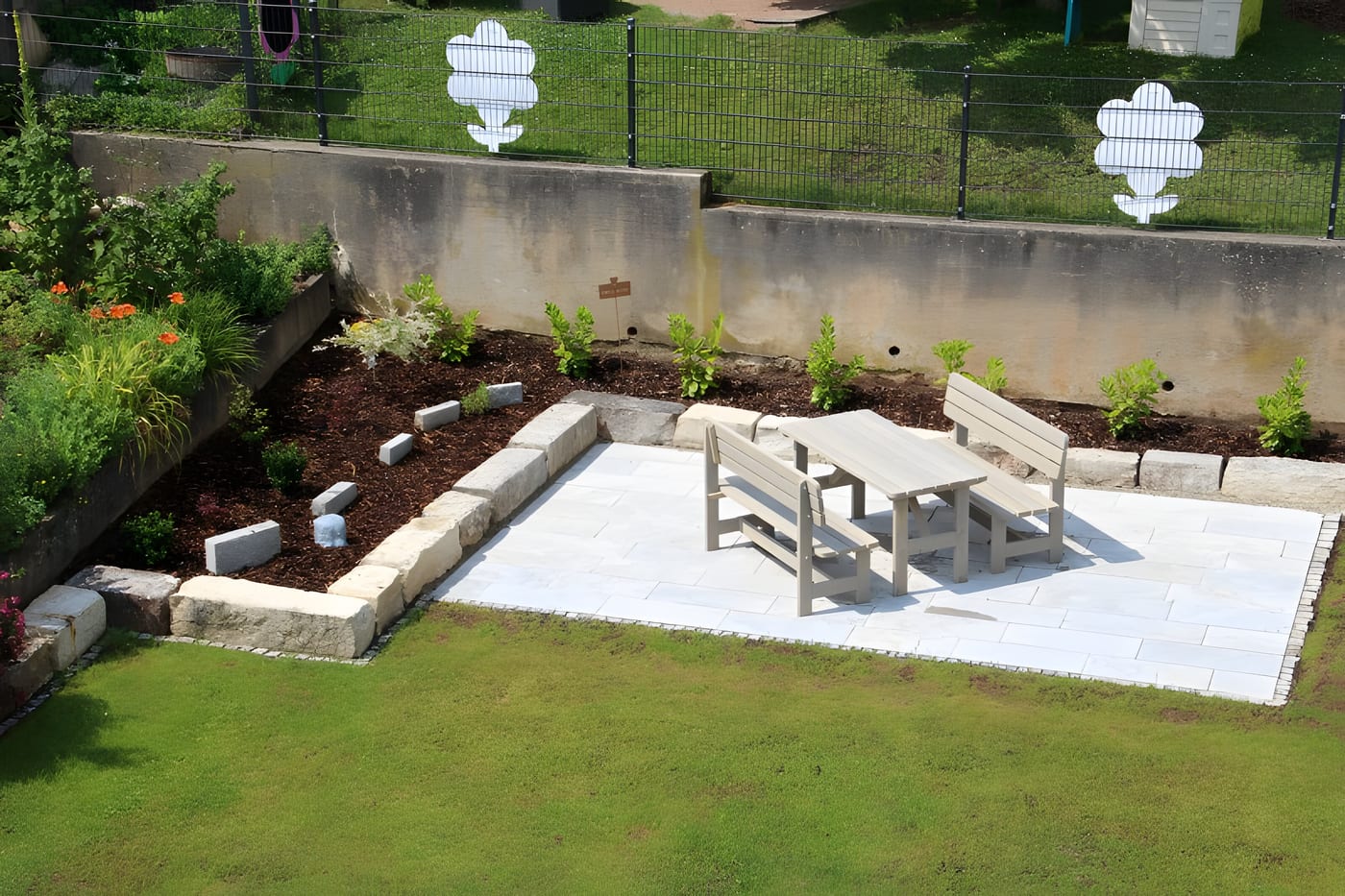 Gemeinsamer Grillplatz und Garten der Sahr Appartements